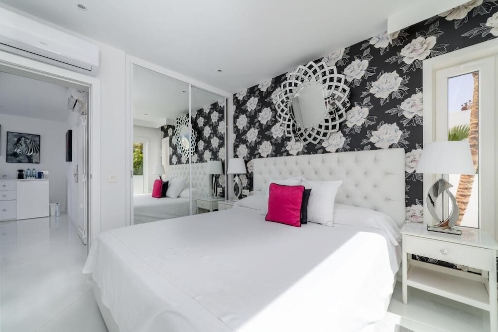 Lani's Suites de Luxe — Hotel rooms in Puerto del Carmen, Canary Islands