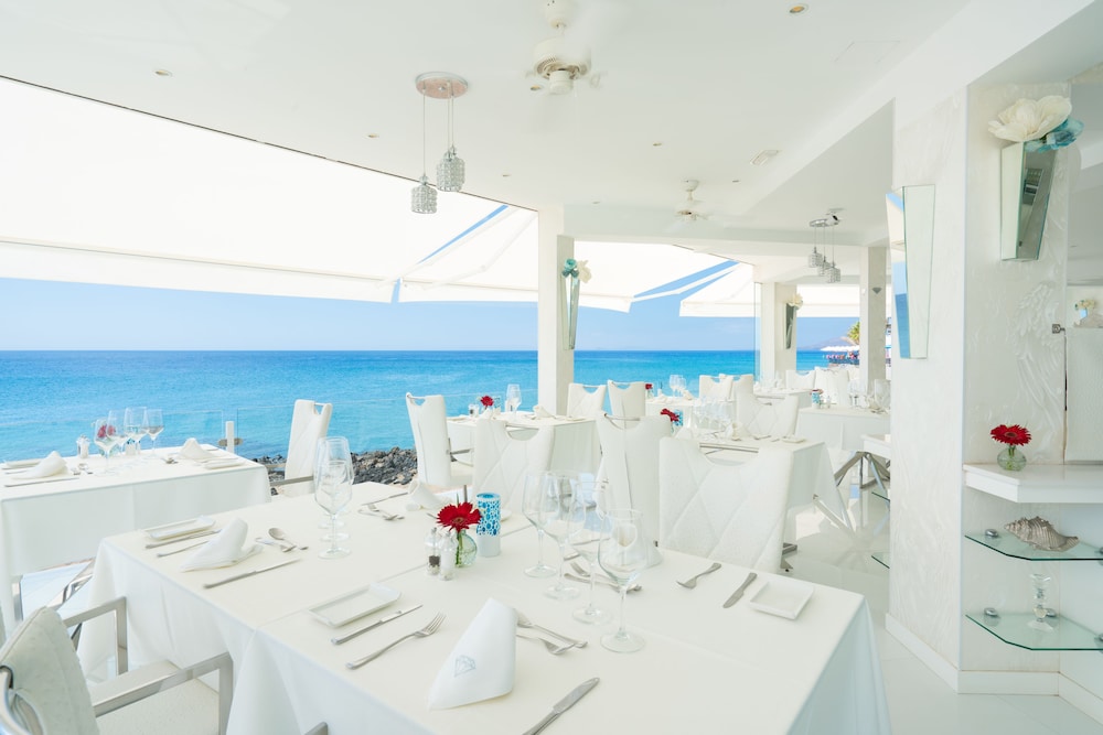 Lani's Suites de Luxe — Restaurant & bars in Puerto del Carmen, Canary Islands