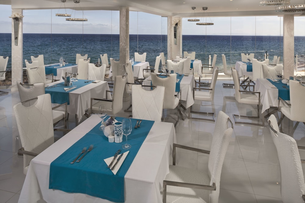 Lani's Suites de Luxe — Restaurant & bars in Puerto del Carmen, Canary Islands