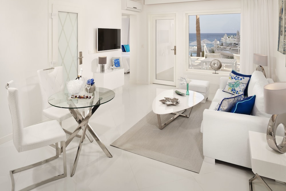 Lani's Suites de Luxe — Hotel rooms in Puerto del Carmen, Canary Islands
