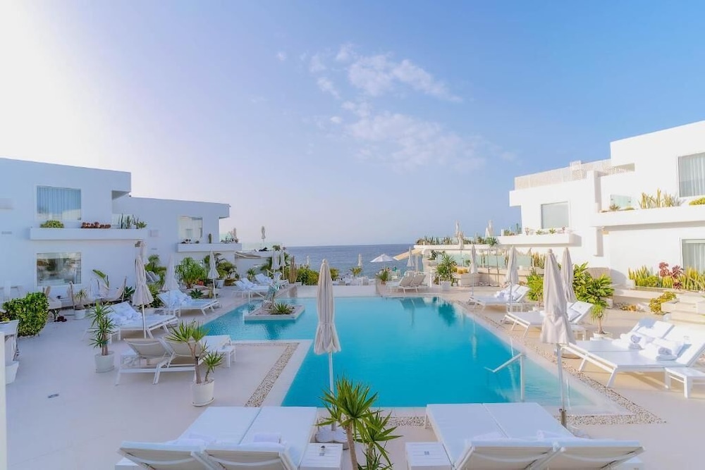 Lani's Suites de Luxe — Swimming pool in Puerto del Carmen, Canary Islands