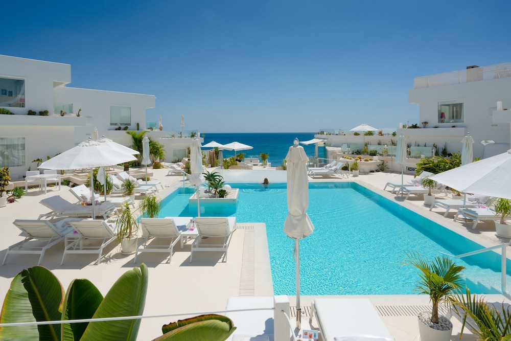 Lani's Suites de Luxe — Swimming pool in Puerto del Carmen, Canary Islands