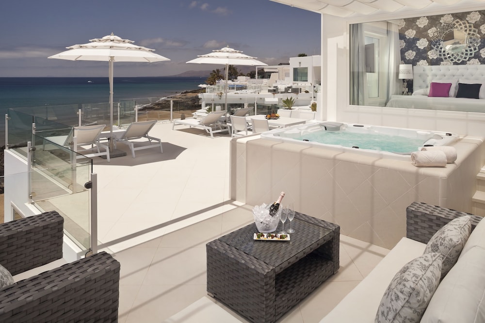 Lani's Suites de Luxe — Hotel rooms in Puerto del Carmen, Canary Islands