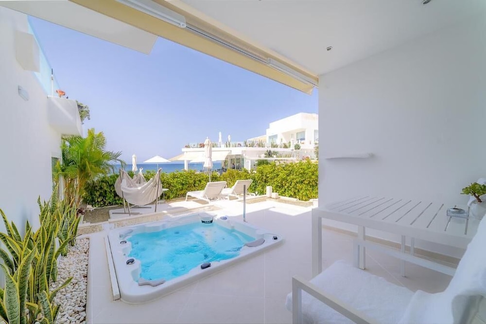 Lani's Suites de Luxe — Spa in Puerto del Carmen, Canary Islands