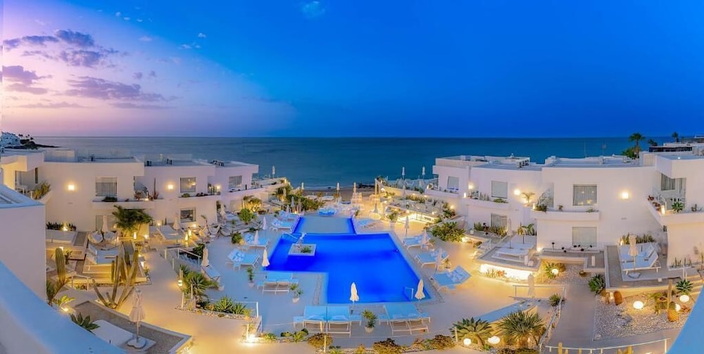 Lani's Suites de Luxe — Swimming pool in Puerto del Carmen, Canary Islands