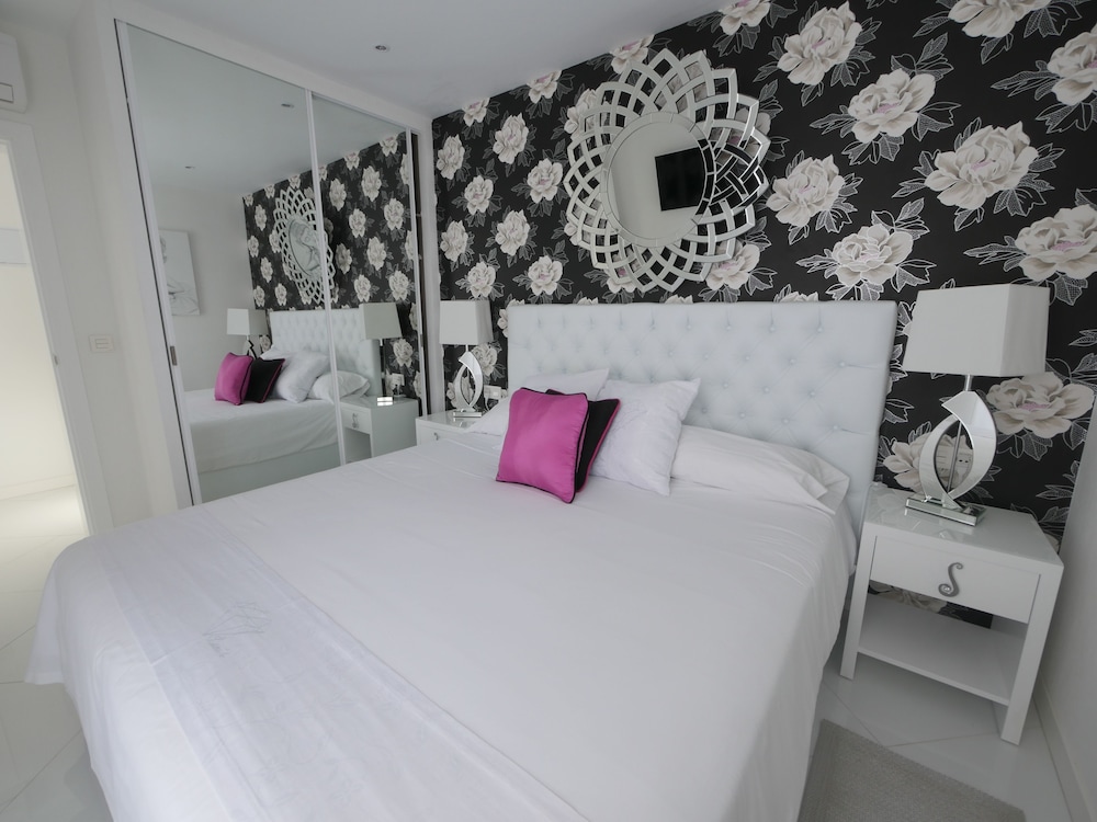 Lani's Suites de Luxe — Hotel rooms in Puerto del Carmen, Canary Islands