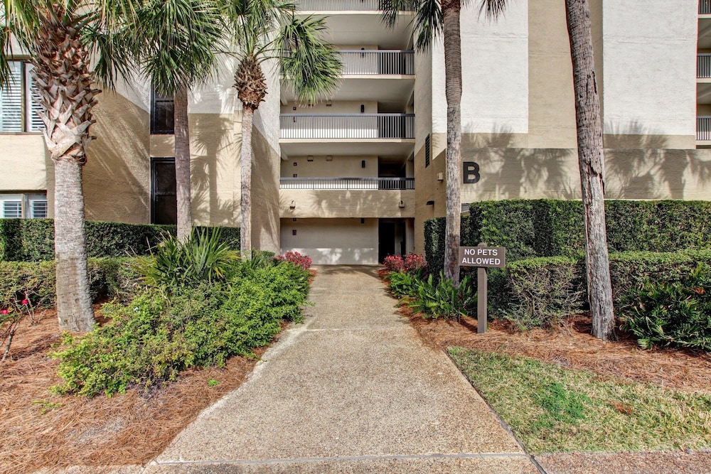 Best Views at Amelia Island Surf and Racquet Club - B149 — Hotel building in Amelia Island, Florida
