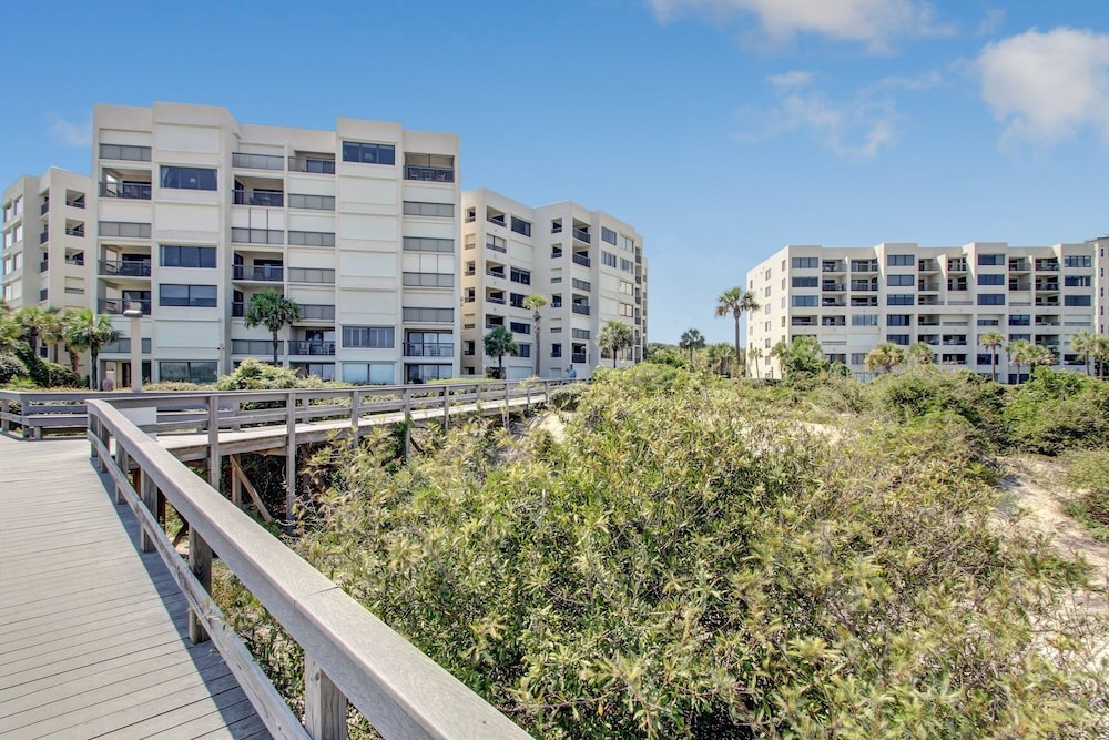 Best Views at Amelia Island Surf and Racquet Club - B149 — Hotel building in Amelia Island, Florida