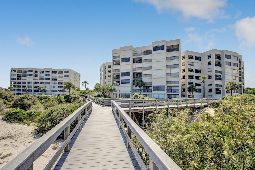 Best Views at Amelia Island Surf and Racquet Club - B149 — Hotel building in Amelia Island, Florida