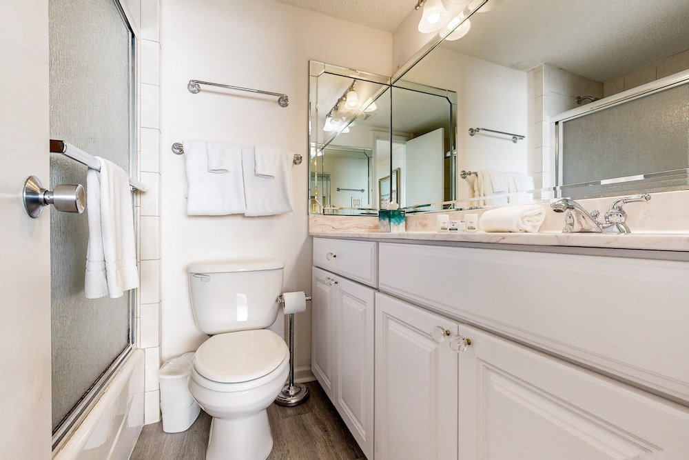 Amelia Island Plantation Condo With Ocean Views & Pool - Dog-friendly — Hotel rooms in Amelia Island, Florida