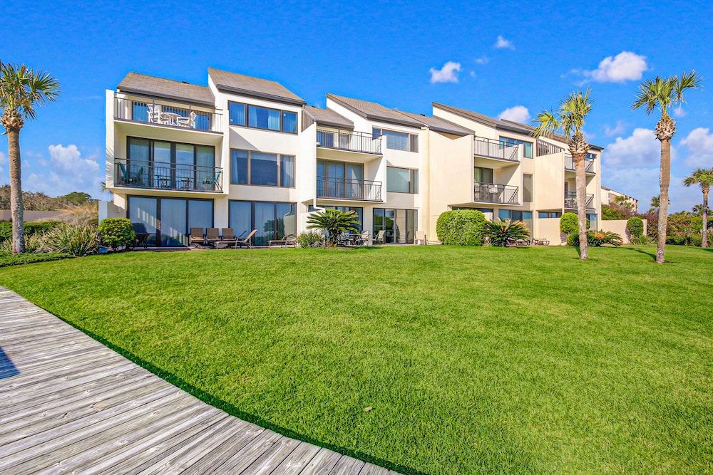 Amelia Island Plantation Condo With Ocean Views & Pool - Dog-friendly — Hotel building in Amelia Island, Florida