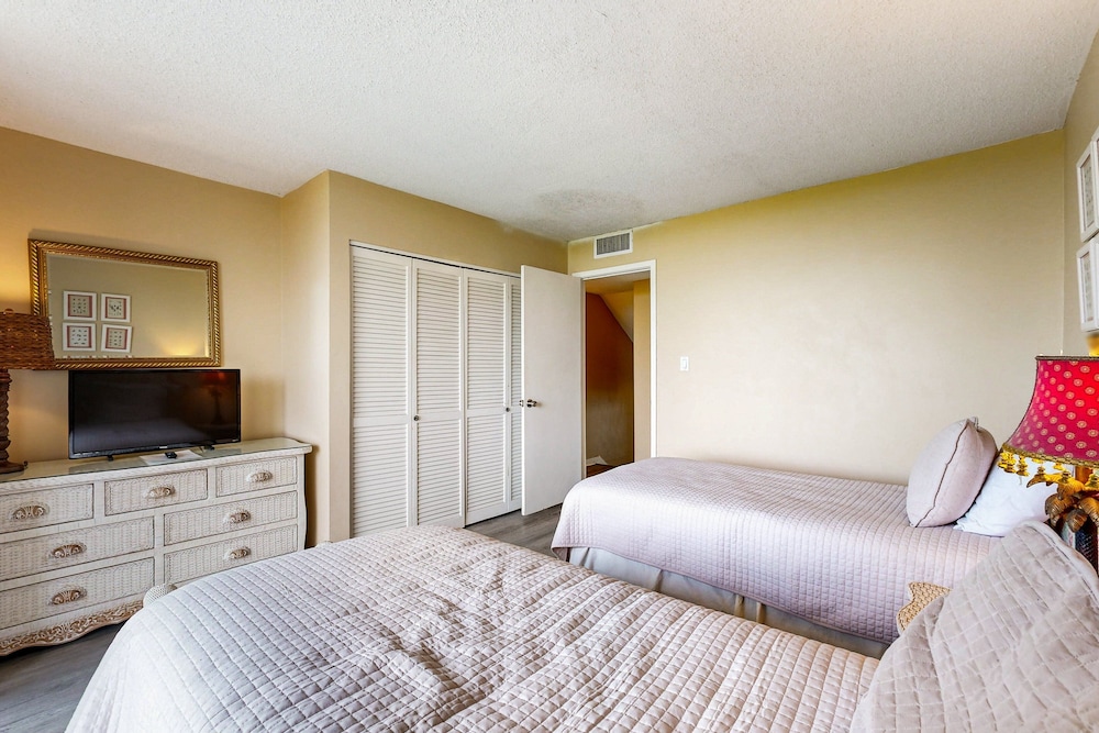 Amelia Island Plantation Condo With Ocean Views & Pool - Dog-friendly — Hotel rooms in Amelia Island, Florida