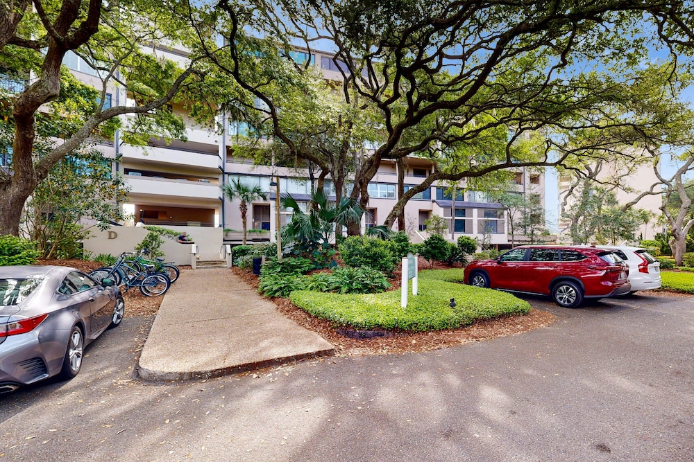 Amelia Island Plantation Condo With Ocean Views & Pool - Dog-friendly — Hotel building in Amelia Island, Florida