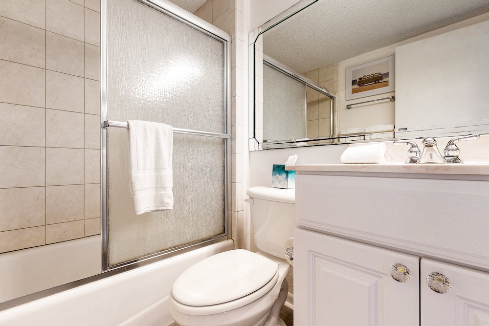 Amelia Island Plantation Condo With Ocean Views & Pool - Dog-friendly — Hotel rooms in Amelia Island, Florida