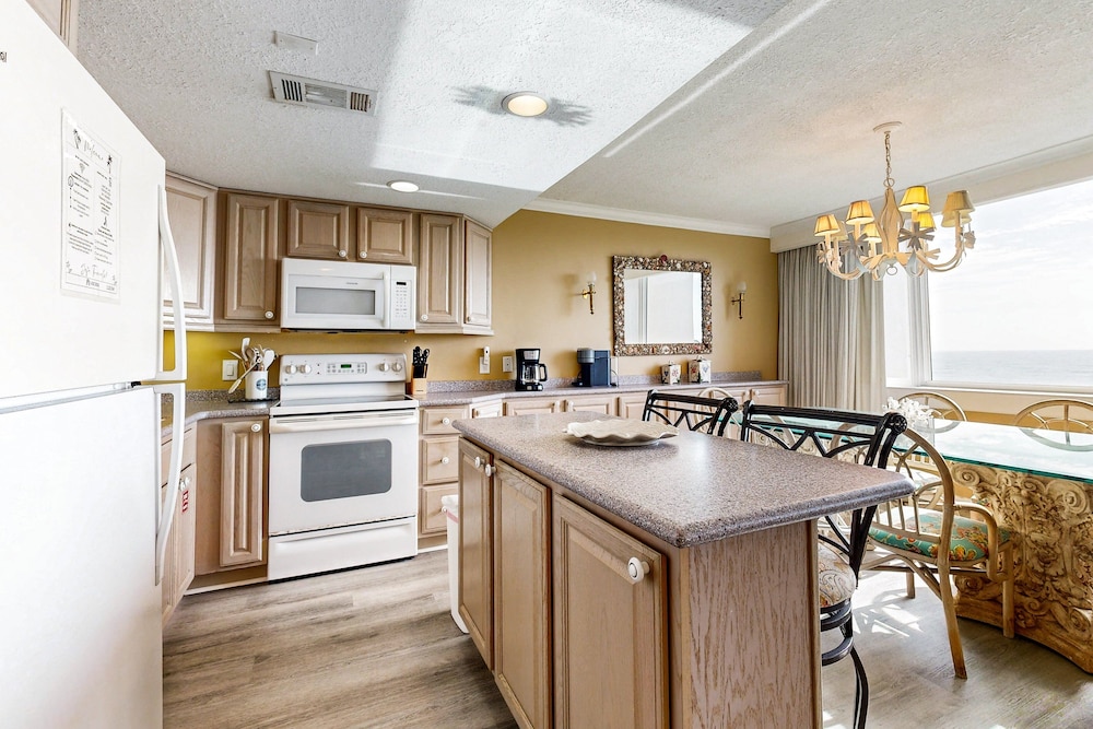 Amelia Island Plantation Condo With Ocean Views & Pool - Dog-friendly — Hotel rooms in Amelia Island, Florida