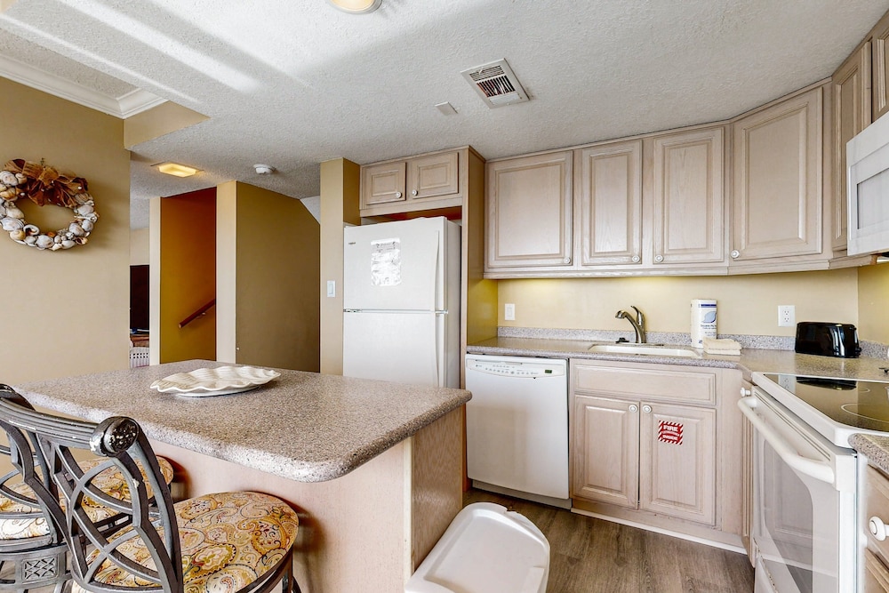 Amelia Island Plantation Condo With Ocean Views & Pool - Dog-friendly — Hotel rooms in Amelia Island, Florida