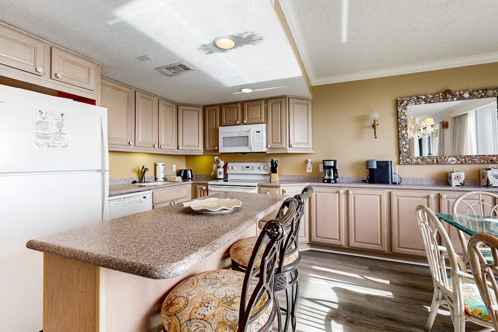Amelia Island Plantation Condo With Ocean Views & Pool - Dog-friendly — Hotel rooms in Amelia Island, Florida