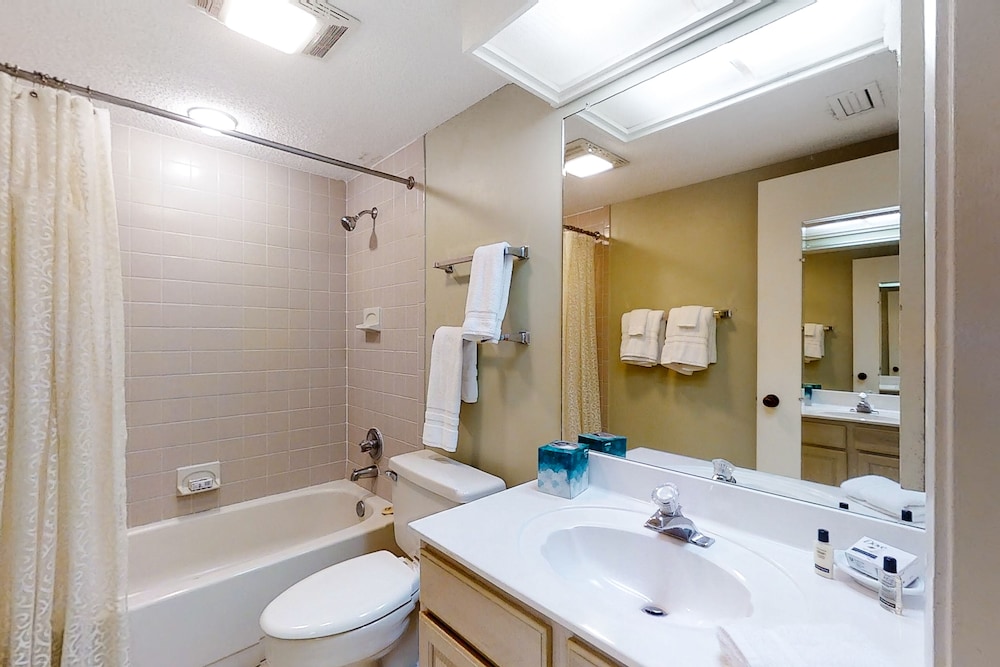 Oceanview Condo in Amelia Island Plantation With Balcony & Pool — Hotel rooms in Amelia Island, Florida