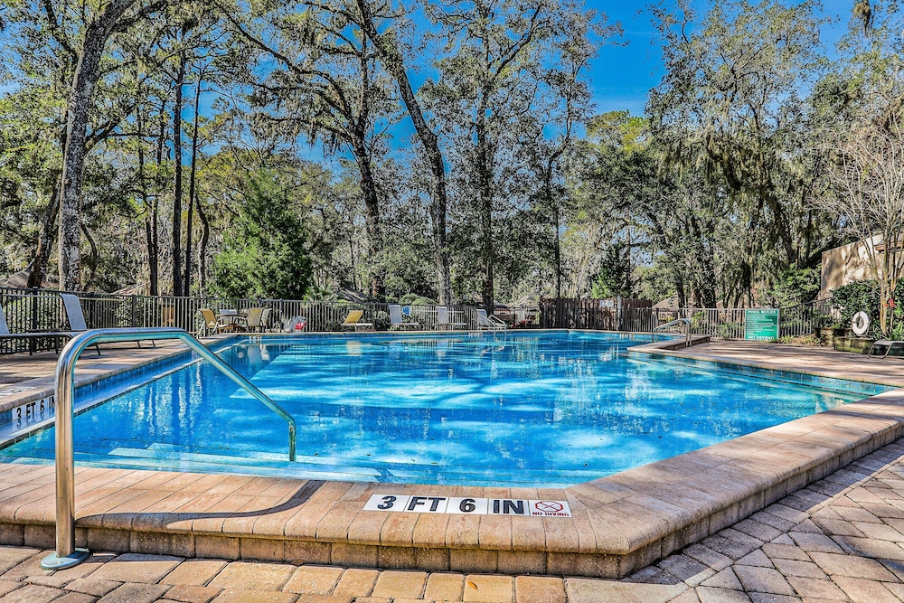 Oceanview Condo in Amelia Island Plantation With Balcony & Pool — Swimming pool in Amelia Island, Florida