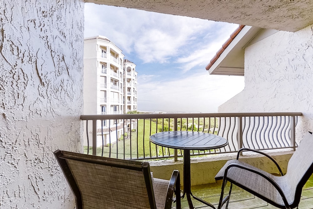 Oceanview Condo in Amelia Island Plantation With Balcony & Pool — Hotel rooms in Amelia Island, Florida
