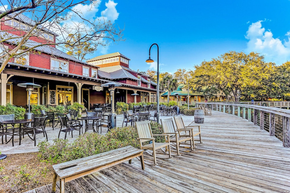 Oceanview Condo in Amelia Island Plantation With Balcony & Pool — Restaurant & bars in Amelia Island, Florida