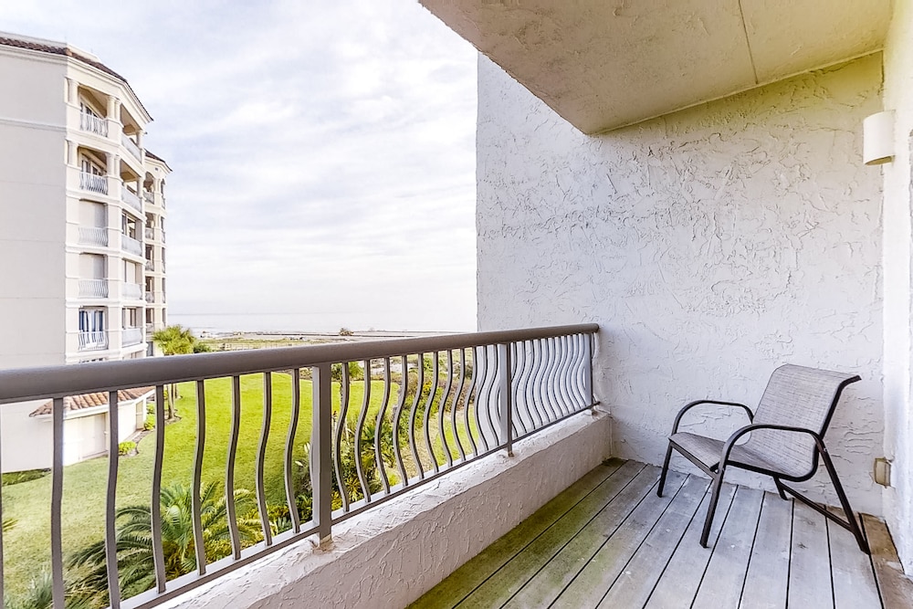 Oceanview Condo in Amelia Island Plantation With Balcony & Pool — Hotel rooms in Amelia Island, Florida