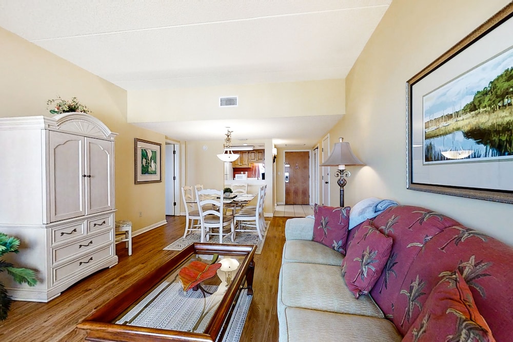 Amelia Island Plantation Condo With Side Ocean View, Balcony, Wifi & Shared Pool — Hotel rooms in Amelia Island, Florida