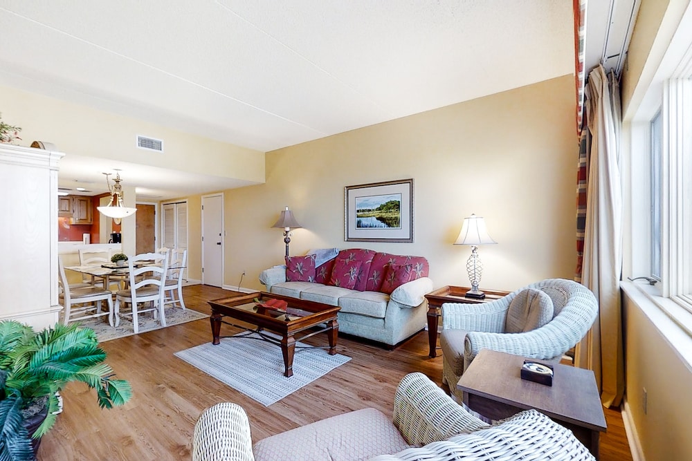 Amelia Island Plantation Condo With Side Ocean View, Balcony, Wifi & Shared Pool — Hotel rooms in Amelia Island, Florida