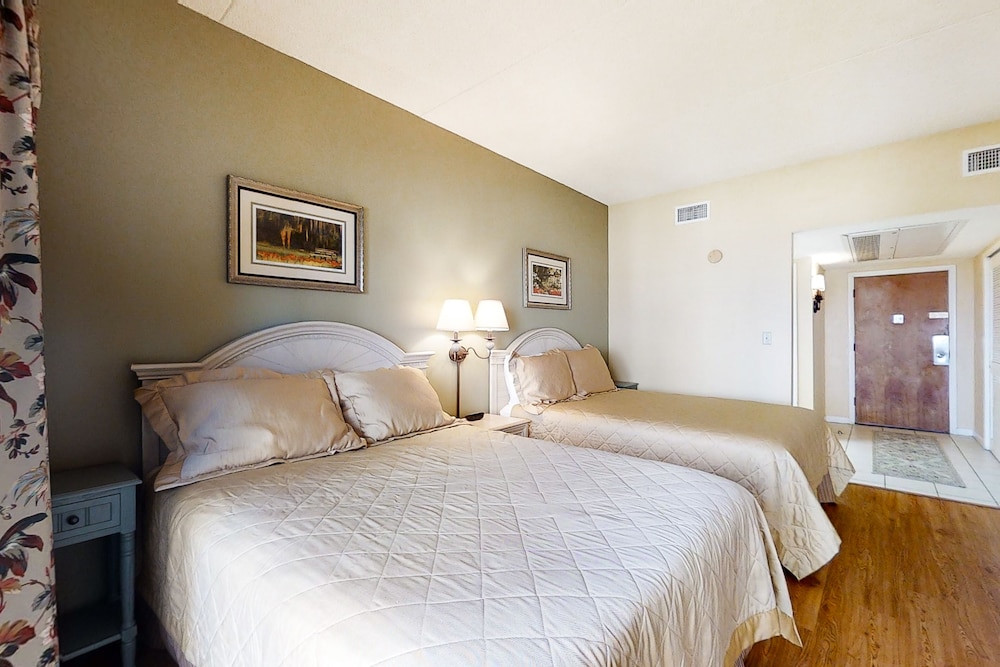 Amelia Island Plantation Condo With Side Ocean View, Balcony, Wifi & Shared Pool — Hotel rooms in Amelia Island, Florida