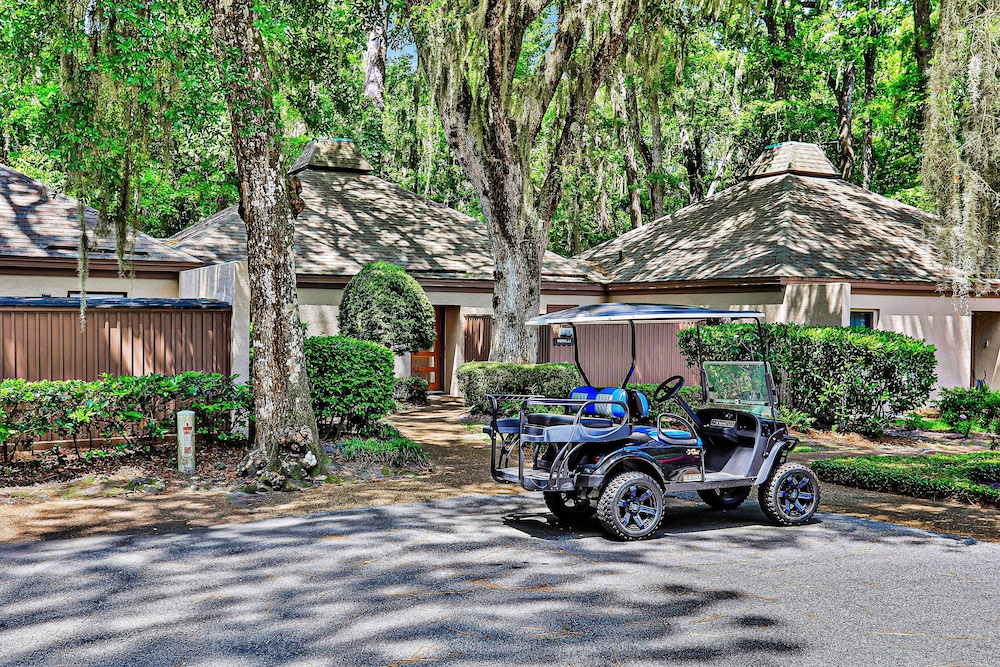 Amelia Island Plantation Condo With Side Ocean View, Balcony, Wifi & Shared Pool — Hotel building in Amelia Island, Florida