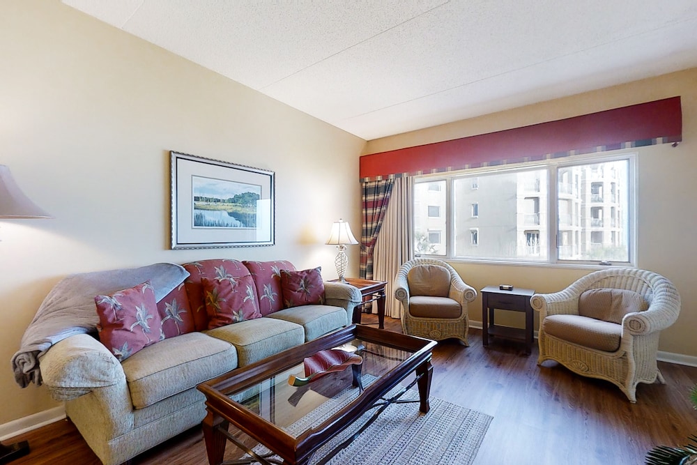 Amelia Island Plantation Condo With Side Ocean View, Balcony, Wifi & Shared Pool — Hotel rooms in Amelia Island, Florida