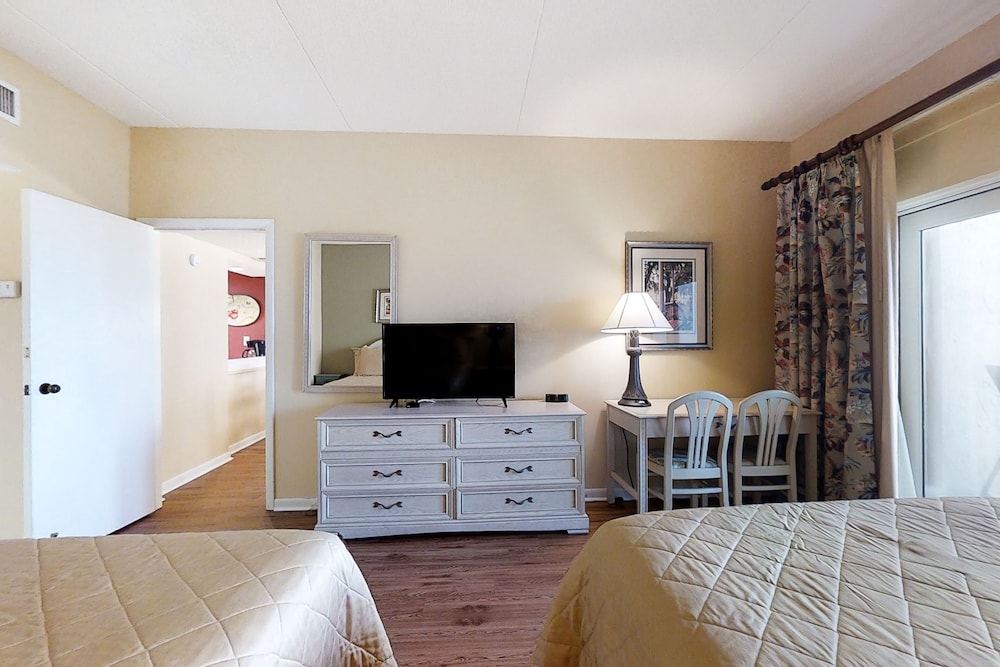 Amelia Island Plantation Condo With Side Ocean View, Balcony, Wifi & Shared Pool — Hotel rooms in Amelia Island, Florida