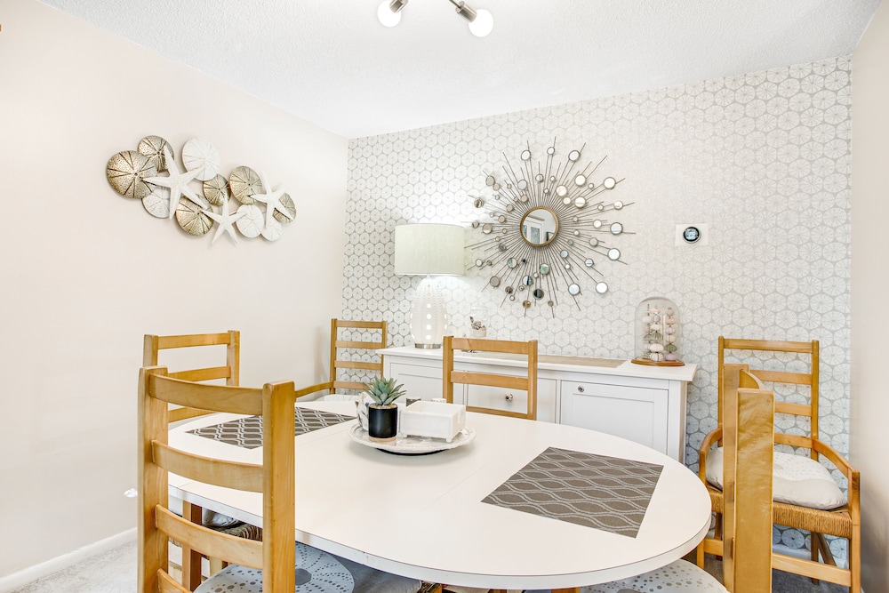 Beautifully Updated Condo in Amelia Island Plantation With Balcony & Pool — Hotel rooms in Amelia Island, Florida