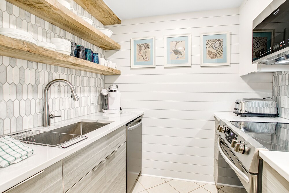 Beautifully Updated Condo in Amelia Island Plantation With Balcony & Pool — Hotel rooms in Amelia Island, Florida