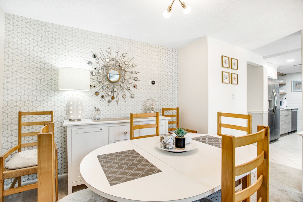 Beautifully Updated Condo in Amelia Island Plantation With Balcony & Pool — Hotel rooms in Amelia Island, Florida