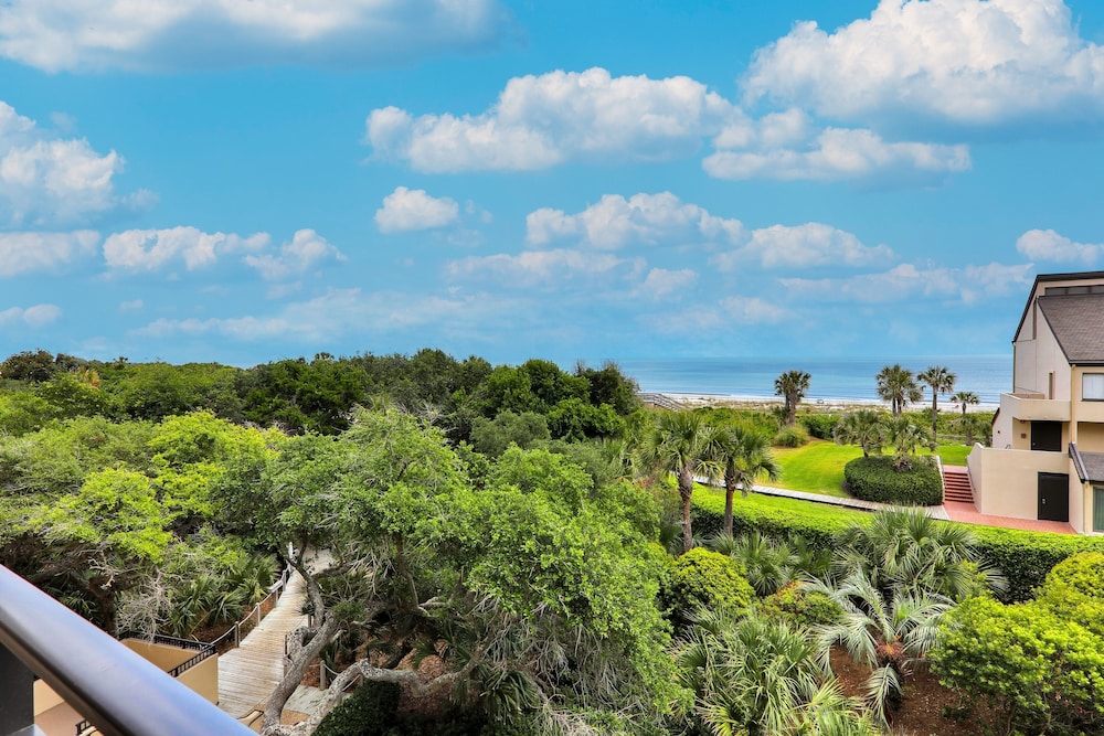 Beautifully Updated Condo in Amelia Island Plantation With Balcony & Pool — Beach in Amelia Island, Florida