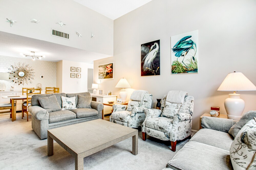 Beautifully Updated Condo in Amelia Island Plantation With Balcony & Pool — Hotel rooms in Amelia Island, Florida