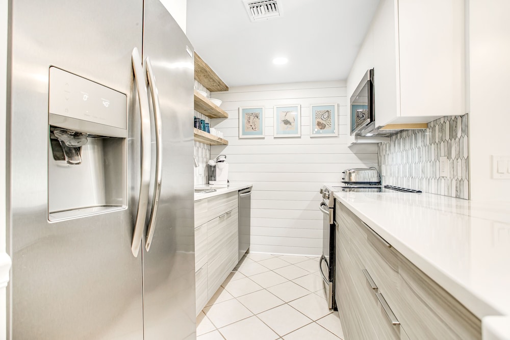 Beautifully Updated Condo in Amelia Island Plantation With Balcony & Pool — Hotel rooms in Amelia Island, Florida