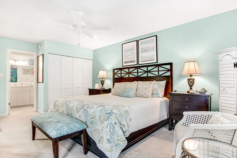 Beautifully Updated Condo in Amelia Island Plantation With Balcony & Pool — Hotel rooms in Amelia Island, Florida
