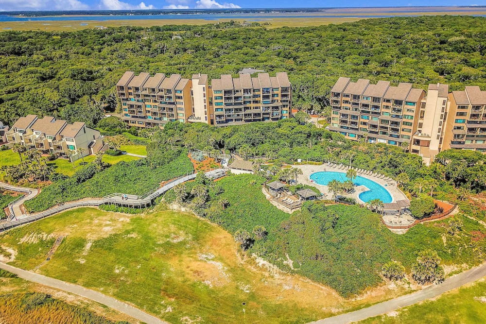 Beautifully Updated Condo in Amelia Island Plantation With Balcony & Pool