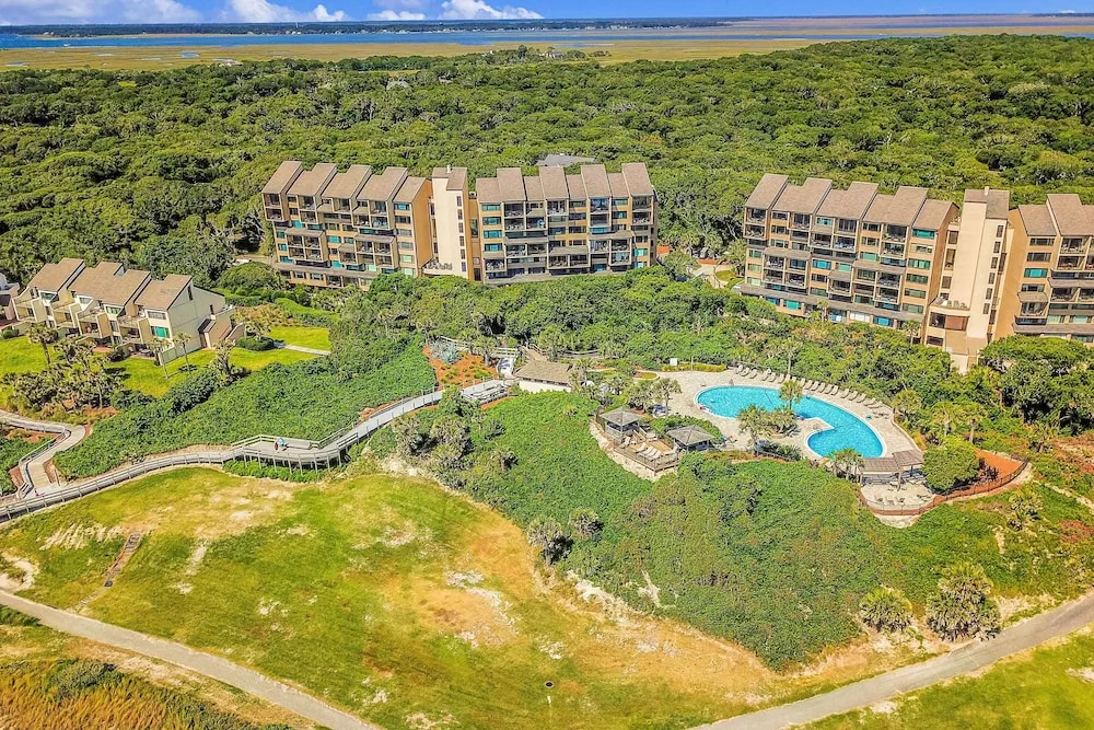 Beautifully Updated Condo in Amelia Island Plantation With Balcony & Pool