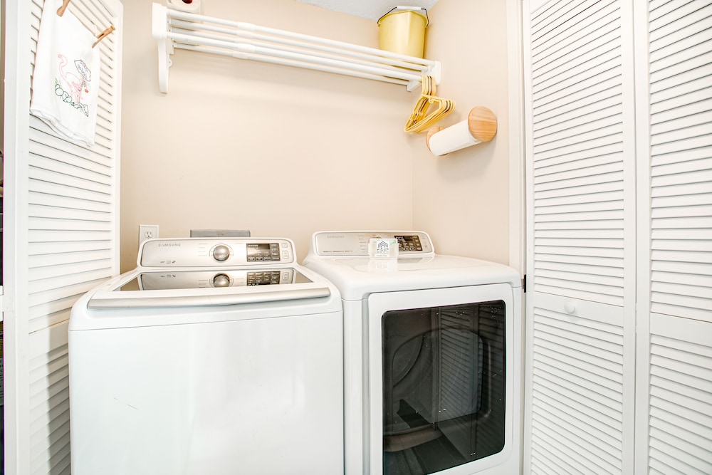 Beautifully Updated Condo in Amelia Island Plantation With Balcony & Pool — Hotel rooms in Amelia Island, Florida