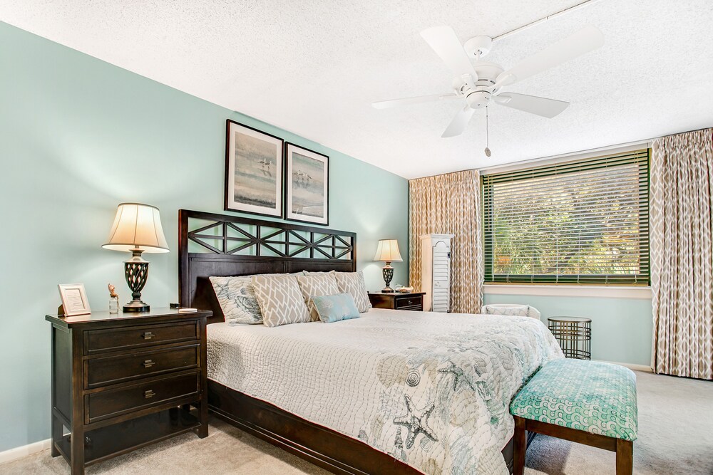 Beautifully Updated Condo in Amelia Island Plantation With Balcony & Pool — Hotel rooms in Amelia Island, Florida