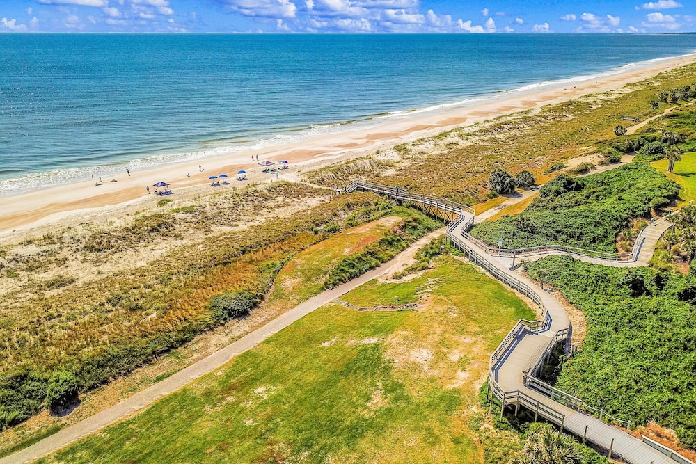 Beautifully Updated Condo in Amelia Island Plantation With Balcony & Pool — Beach in Amelia Island, Florida