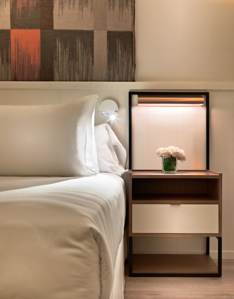H10 Cubik — Hotel rooms in Barcelona, Catalonia