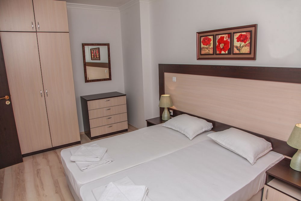 OLYMP Apartcomplex — Hotel rooms in Sveti Vlas, Burgas Region