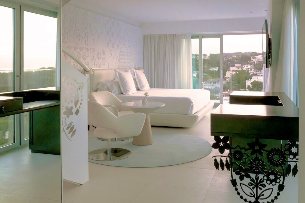 The Donna Portals — Hotel rooms in Portals Nous, Balearic Islands