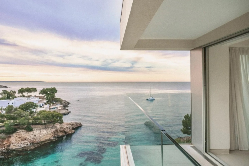 The Donna Portals — Hotel building in Portals Nous, Balearic Islands