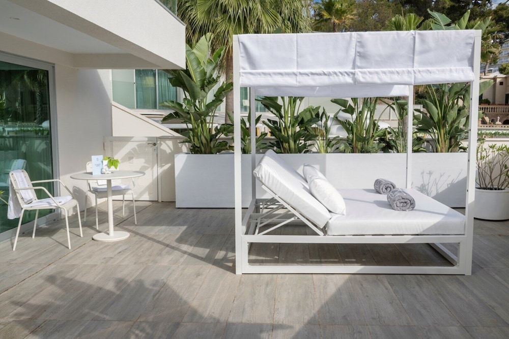 The Donna Portals — Hotel building in Portals Nous, Balearic Islands
