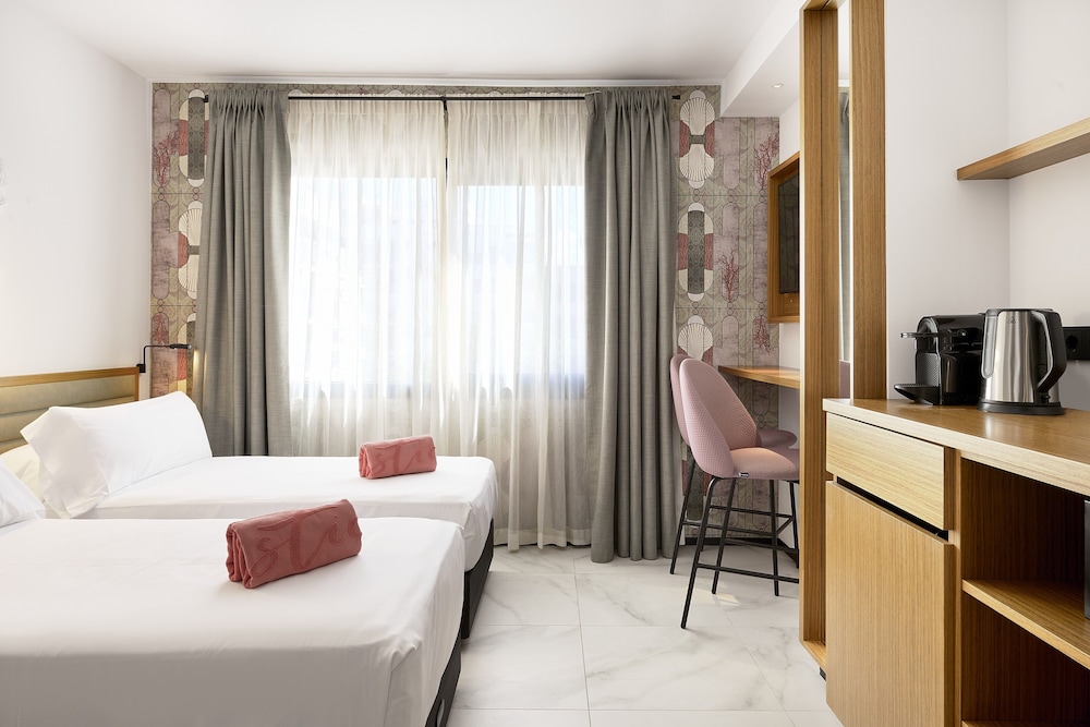 Stic Urban Hotel & Spa — Hotel rooms in San Antonio, Balearic Islands
